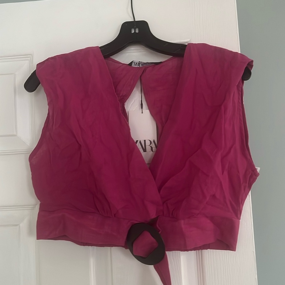 Brand new Zara buckled wrap top in Fuchsia